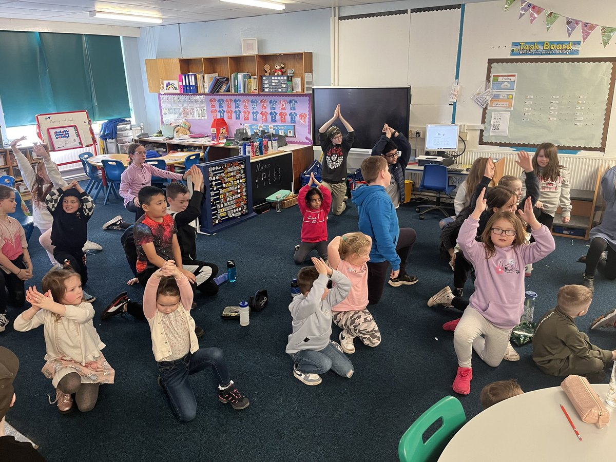 ArklestonSchool's tweet photo. Base 2 are learning different ways that Buddhists meditate for our Sparky Arky day  #verticallearning #Buddhism https://t.co/5wzp3MxCwo