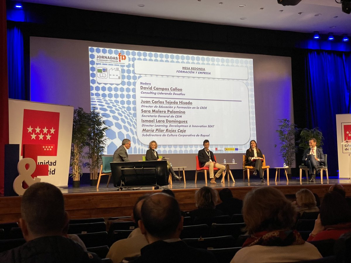 LuisCMata1's tweet photo. #JornadasInnovacionyformacionFP nueva mesa redonda de la jornada. https://t.co/8IMvQnUcS3