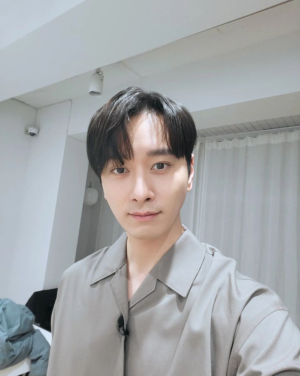 _02Bam11_'s tweet photo. 오빠 스케쥴 방송이야? 마이크 찼네?? https://t.co/Kj8ZohhNo5