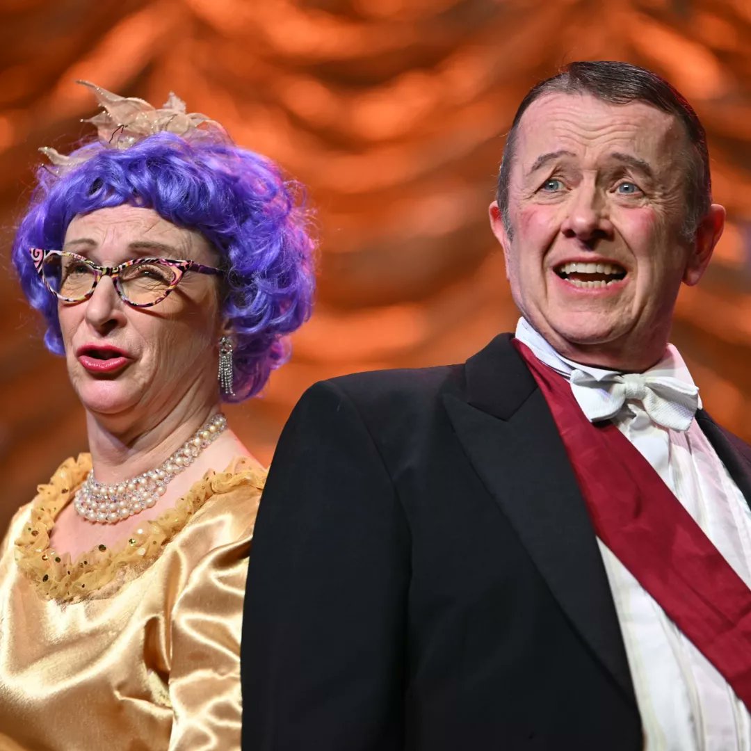 SouthgateOpera's tweet image. Just 3 more shows for #SOTHEGONDOLIERS!
BE AWARE: Matinee tickets nearly sold out

DON'T MISS OUT! Tickets: tinyurl.com/SOGondoliers

Photos by: @Steve_Beeston
#SOGondoliers #CultureInEnfield  #gilbertandsullivan @Wyllyotts