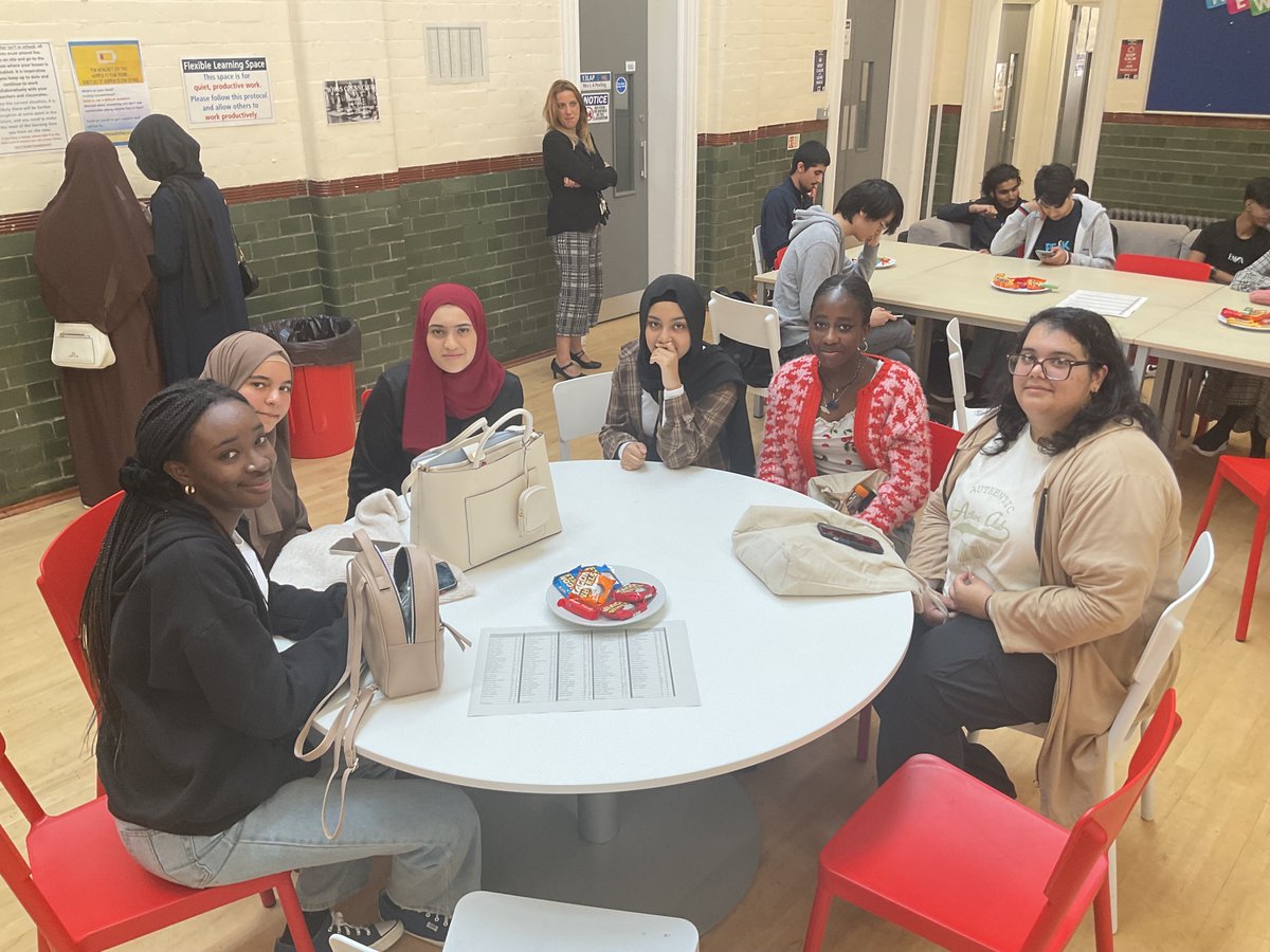 WHGSSixthForm's tweet photo. Catching up in the flexible learning space πͺ π π π¬ #whgs #sixthform #friends #whgsfamily https://t.co/xainrX6H5g