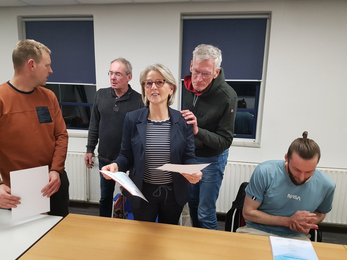 SOZONnl's tweet photo. Eind januari geslaagd voor Lifeguard (Toezichthouder). Van harte gefeliciteerd. https://t.co/azKg5U0FHn 06-20890274 https://t.co/qtWlX2s0Xk