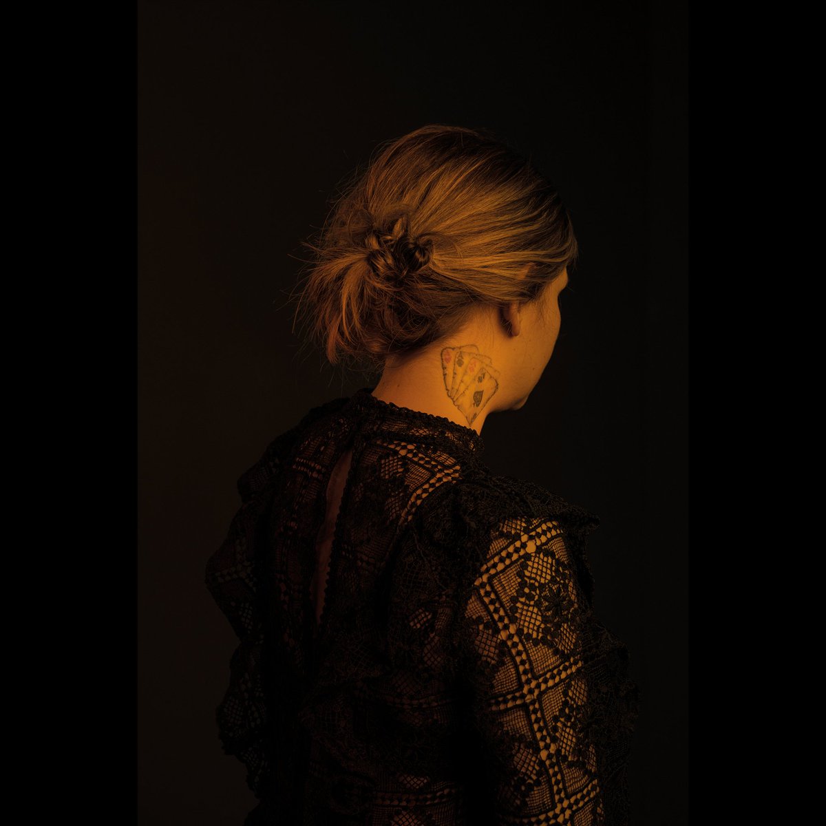 '𝗟𝗮𝘀𝘁 𝗰𝗮𝗹𝗹' 𝘃𝗼𝗼𝗿 𝘄𝗶𝗲 '𝗢𝗻𝗱𝗲𝗿𝗵𝘂𝗶𝗱𝘀' 𝗻𝗼𝗴 𝘄𝗶𝗹 𝗯𝗲𝘇𝗼𝗲𝗸𝗲𝗻 ⚡
Je hebt nog tot zondag 26 februari 2023 om de prachtige en innemende portretten door fotografe Ans Brys en schrijver Matthias M.R. Declercq te ontdekken in de expo 'Onderhuids'. 👋