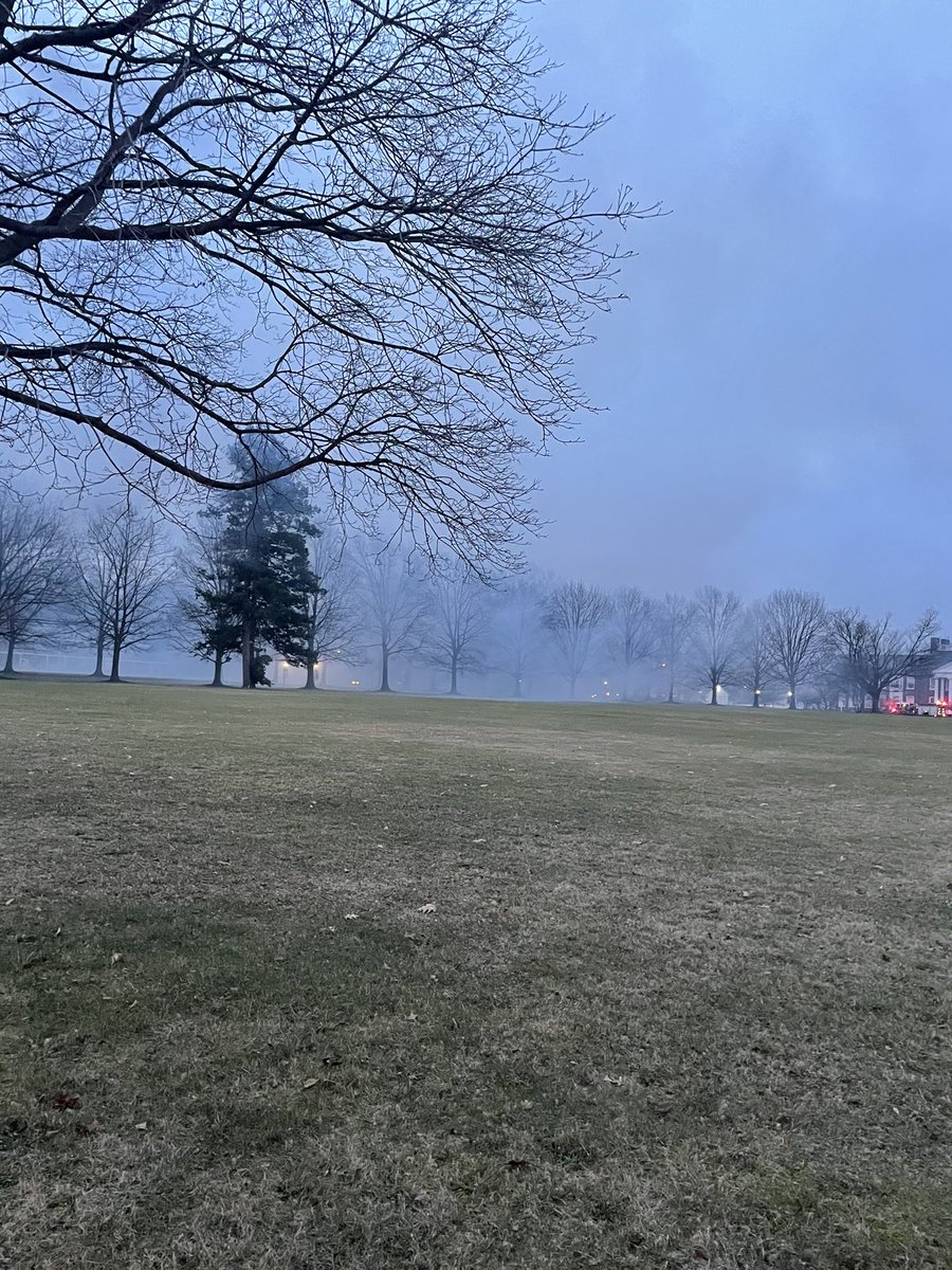 MikeHoldenNews's tweet photo. Here’s a look at the smoke blowing sideways from apartment fire on mentor Ave. @WEWS https://t.co/genZpJYuTV