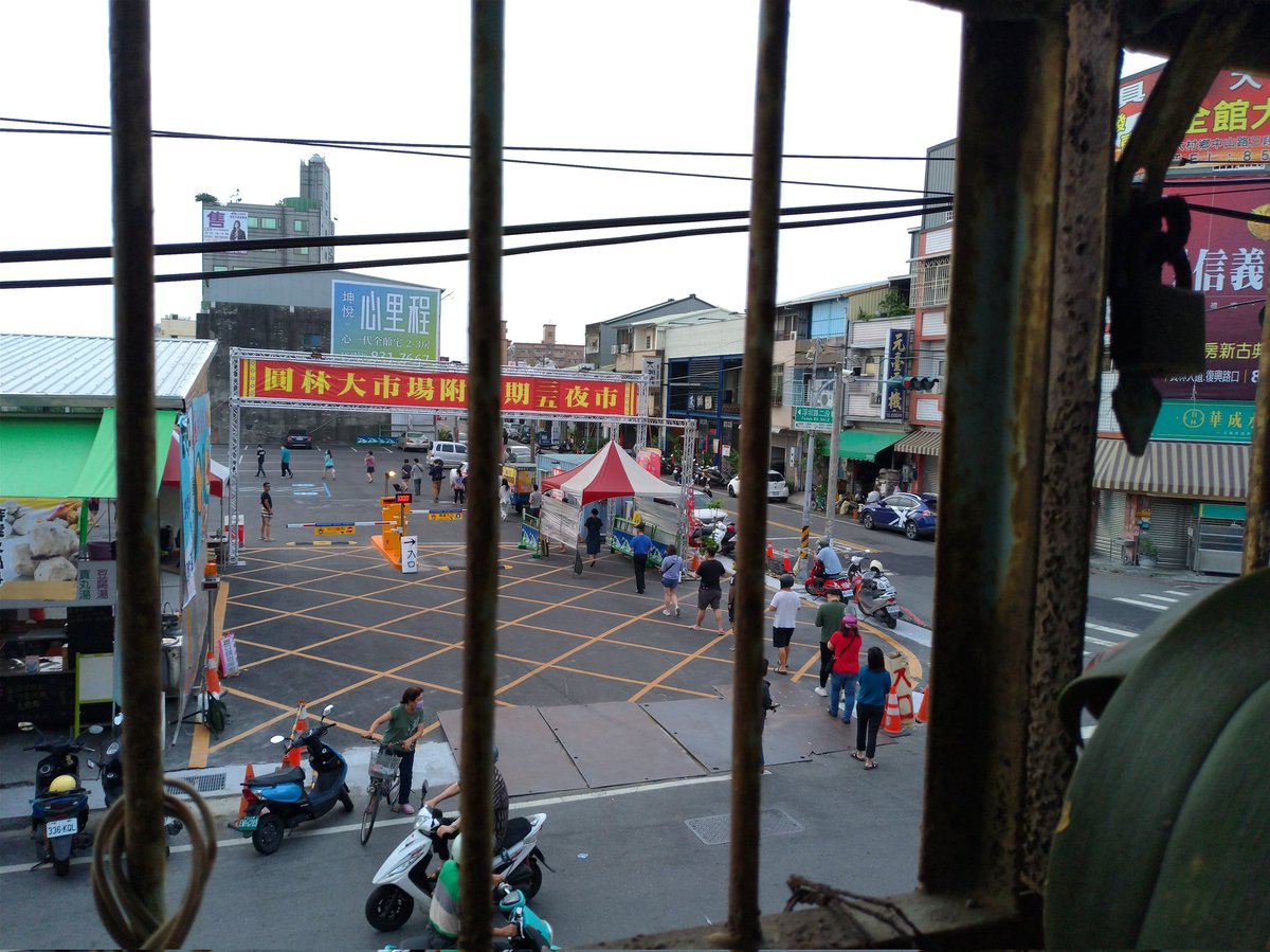 ignativas's tweet photo. 這是在排隊啥~~~~~~~~? https://t.co/72dr4N3ybH