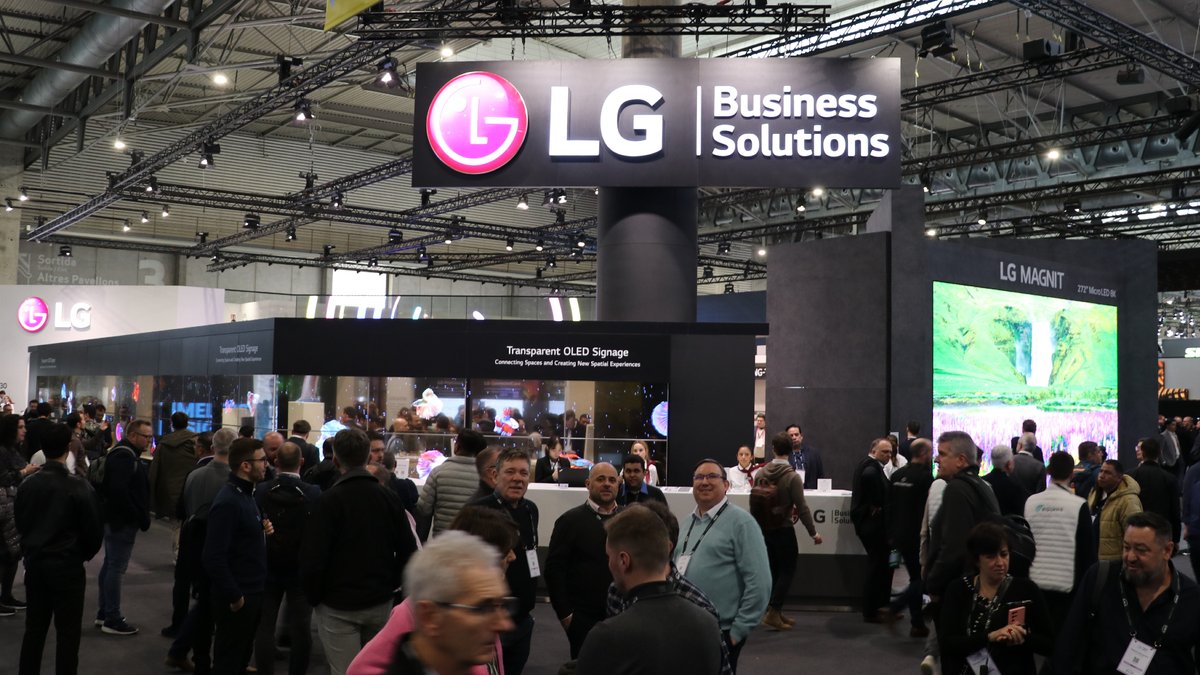 Netzwoche's tweet image. An der #ISE2023, der #DigitialSignage- &amp;amp; #ProAV-Messe in Barcelona hat #LG seine Produktneuheiten in dem Bereich präsentiert. Der Hersteller brachte den Luxus zur Messe und zeigte u.a. die neue Generation seiner transparenten Displays. @LGDeutschland dlvr.it/SjZ0Kp
