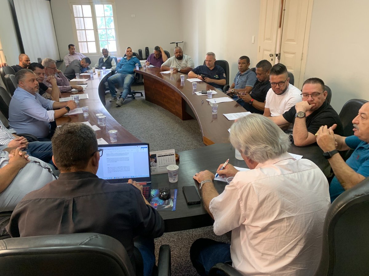 CUTsaopaulo's tweet photo. Semana de lutas - O secretário de Relações do Trabalho da CUT-SP, Wagner Menezes, se reuniu nesta semana com a Federação dos Trabalhadores em Transportes Rodoviários do Estado de SP e sindicatos para falar sobre a regulamentação do setor e os desafios do ramo. #14fev #CUTsp https://t.co/dbkkvZrGYj