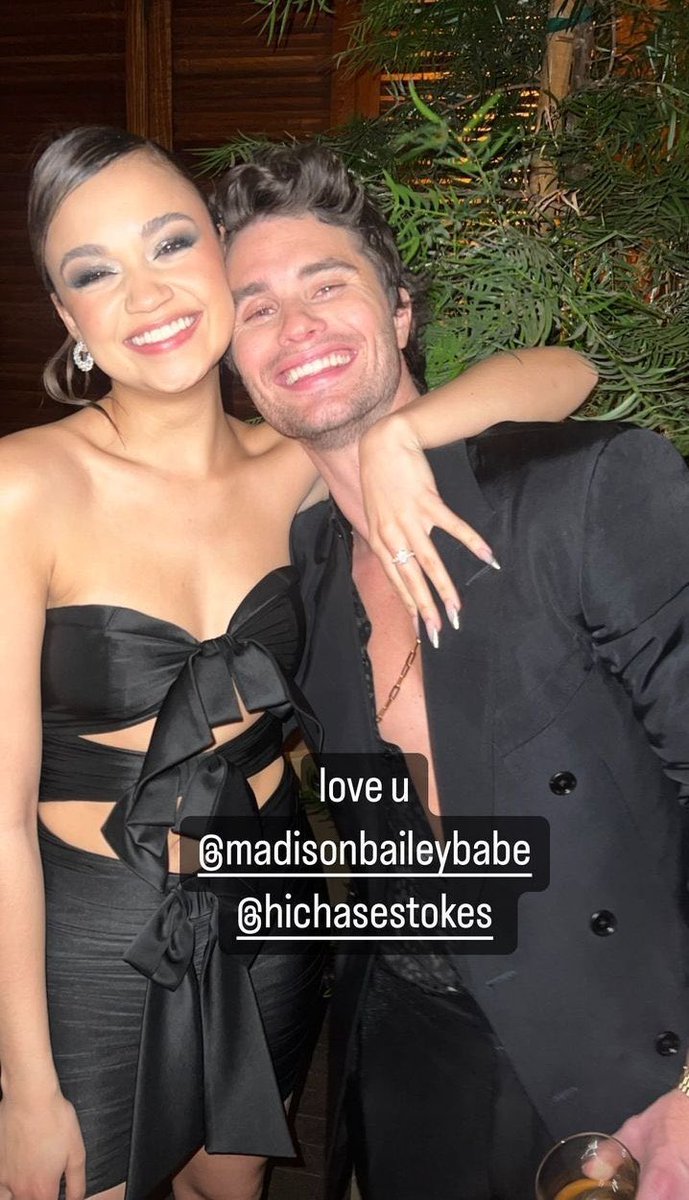 MadisonBaileyN's tweet photo. • O sorriso! 🥹 — Madison Bailey com Chase Stokes na afterparty da premiere de OBX3. https://t.co/z9uP4NJJbp