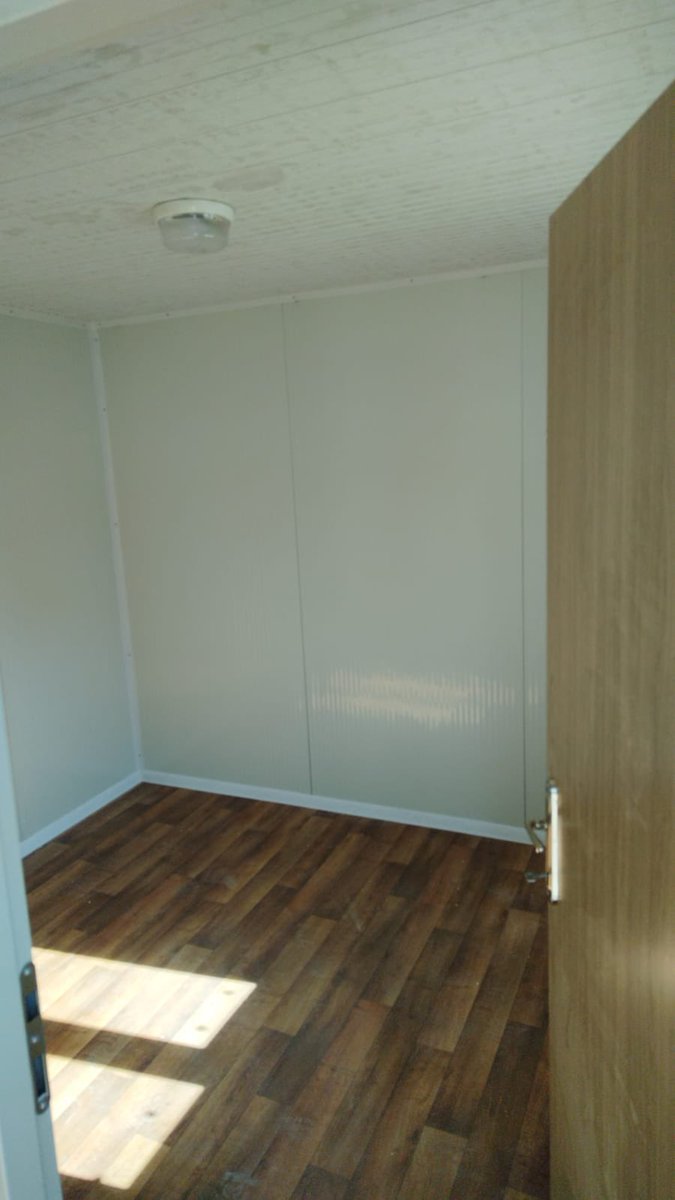 istabip's tweet photo. Deprem nedeniyle barınma koşulları kalmayan meslektaşlarımızı/sağlık çalışanlarını bağışlarınızla desteklemeye devam ediyoruz. İlk 11 konteynerlık birimin Adıyaman’da kurulumu nerdeyse bitti. Yıkılan Adıyaman T.O. binası da için de olacak. Sıra Hatay’da… #DayanışmaYaşatır https://t.co/XPfCtn7YTp