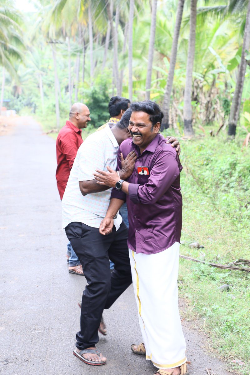 VijayAnban_offl's tweet photo. நமக்கு பிடிச்சவங்களோடும்
நம்மை பிடிச்சவங்களோடும்
இருக்கும் நேரத்தில் உண்டாகும் மகிழ்ச்சிக்கு எல்லை இல்லை!!! 

கவலை மறந்து
பழைய நினைவுகளை பகிர்ந்து நட்புகளோடு !! நன்னாள்!!

#நட்பு https://t.co/smJqwUnCN3