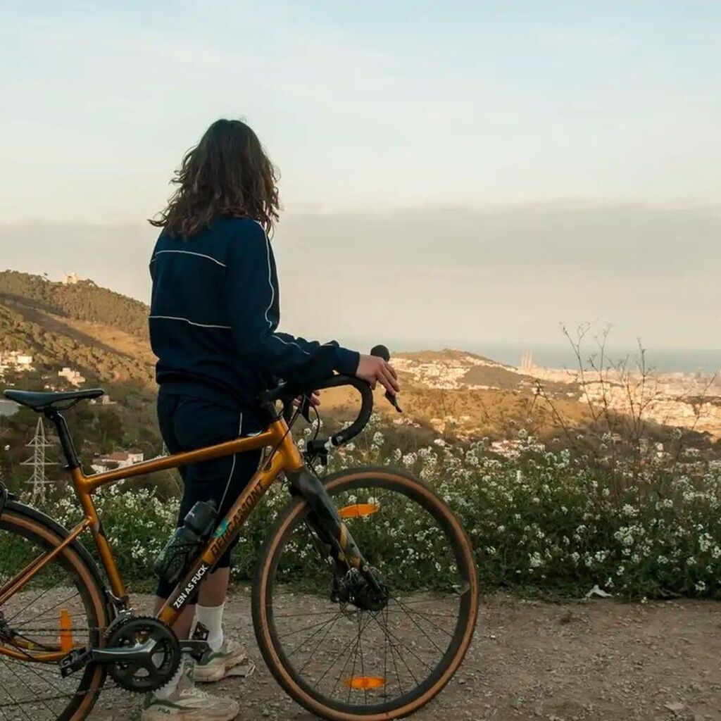 Berge, Meer &amp; Metropole – Mit dem Gravelbike rund um Barcelona 

Hannah’s Leidenschaft ist das Fahrrad und seit einiger Zeit auch das Gravel Bike. Deswegen sind neben ihren Collections für bekannte und weniger bekannte Rad-Routen jetzt auch Collections f… instagr.am/p/CowxJDrN_0R/