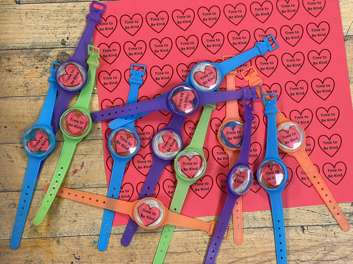 It’s #RandomActOfKindnessDay & our @STLPKentucky team completed a #SideProject. We disassembled toy watches, removed the puzzle & replaced it with a #TimeToBeKind heart. They each kept one & will give one to a kind classmate today. ⏱️❤️ #RAK #CESLeadTheCharge