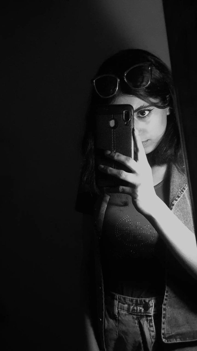 sln_emy's tweet photo. @nadernistam نیم رخ🧏🏻‍♀️ https://t.co/NThn9sqwfY