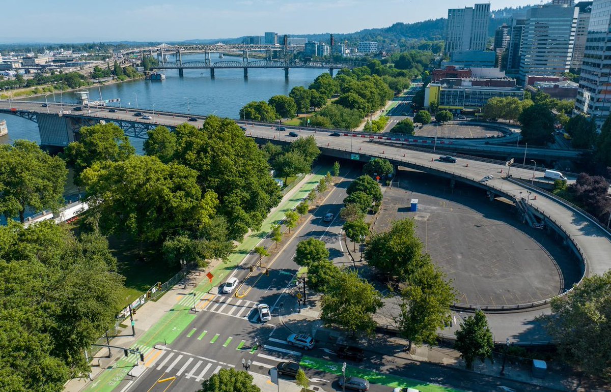 uwmst's tweet photo. With more protected bike lanes and networks being built across the U.S. than ever before, @peopleforbikes names their top U.S. bike lanes, including Seattle's #GreenlakeLoop:
https://t.co/T63hcZIgRU
#bikelanes #bikesafety https://t.co/Ii2SgL0iwF