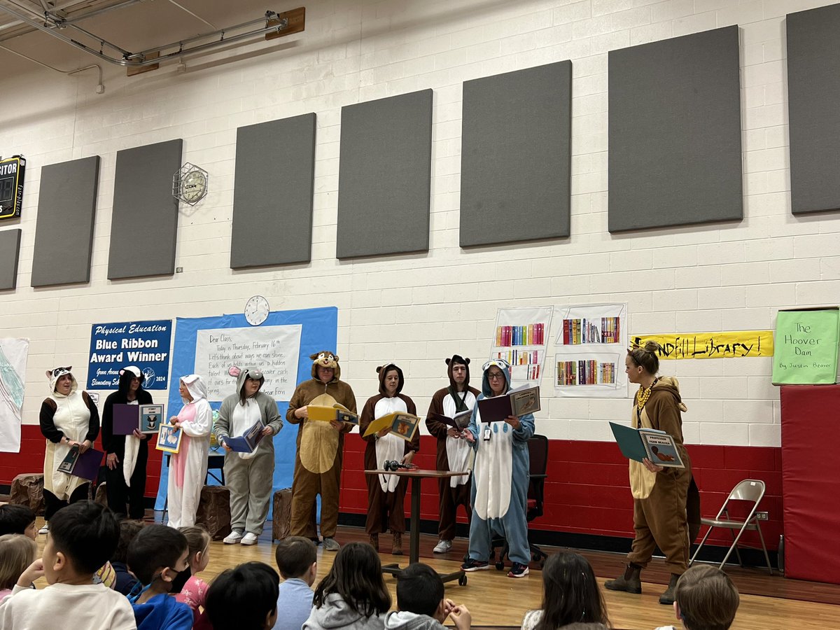 MrsSullivanB220's tweet photo. We had so much fun kicking off the Family Reading Program this week!! Thank you to our amazing staff for all their hard work creating this magic for our community 📚 Happy Reading @GroveAve220 Grizzlies! https://t.co/rXH2gt4zeq