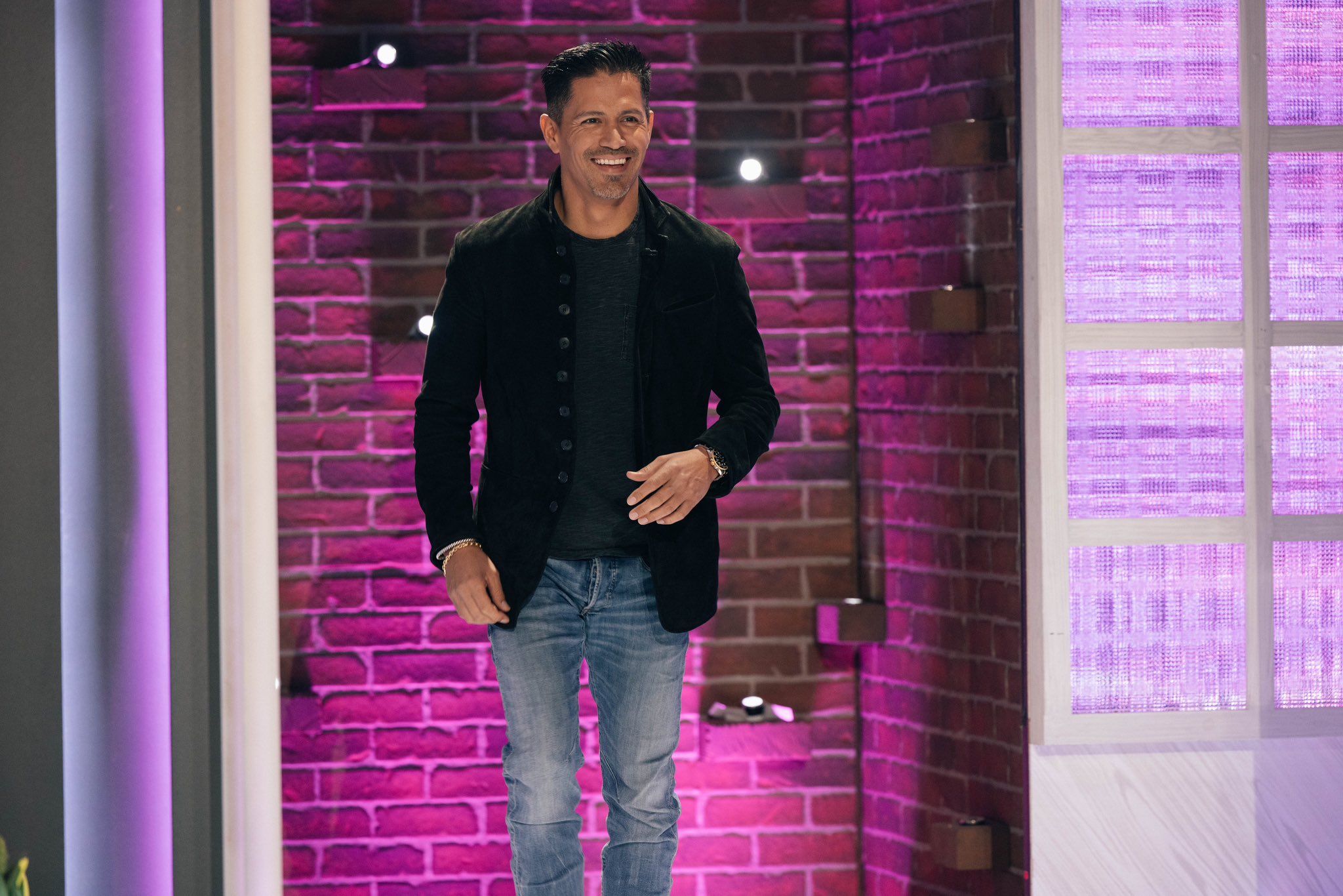 Jay Hernandez on Twitter: "Had a blast with @KellyClarksonTV make sure