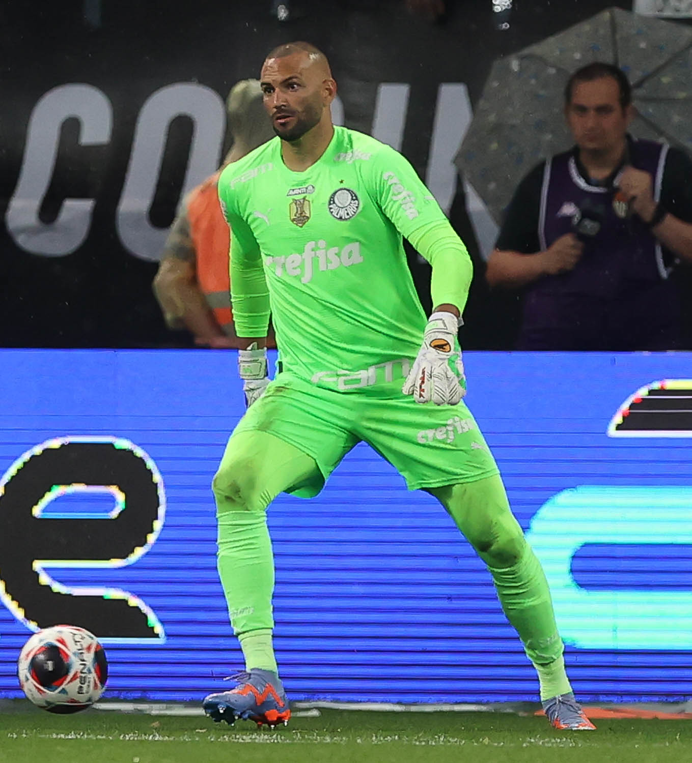 Sofascore Brazil on X: Weverton (33 anos) pelo @Palmeiras na  @LibertadoresBR: ⚔️38 jogos 👐98 defesas 🚫20 gols sofridos (!) 📊83% bolas  defendidas (!) 🙏1/2 pênaltis defendidos ❌0 erros defensivos graves 💯Nota  SofaScore