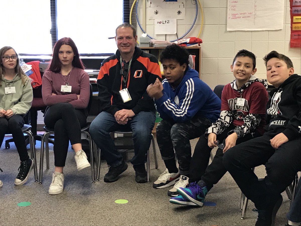 ElmCreekElem's tweet photo. The amazing ⁦@OsseoMiddle⁩ Principal Chance speaking to Elm Creek 5th grade classrooms today to ease the anxiety of going to middle school next year! https://t.co/fvj49C0ht0