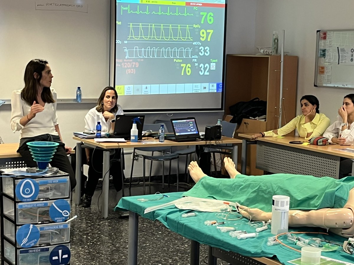 FIDIVA_'s tweet photo. Simulación y debreafing en un caso con el #VortexApproach @NicholasChrimes #FIDIVA2023 https://t.co/fpFeCjiIpL