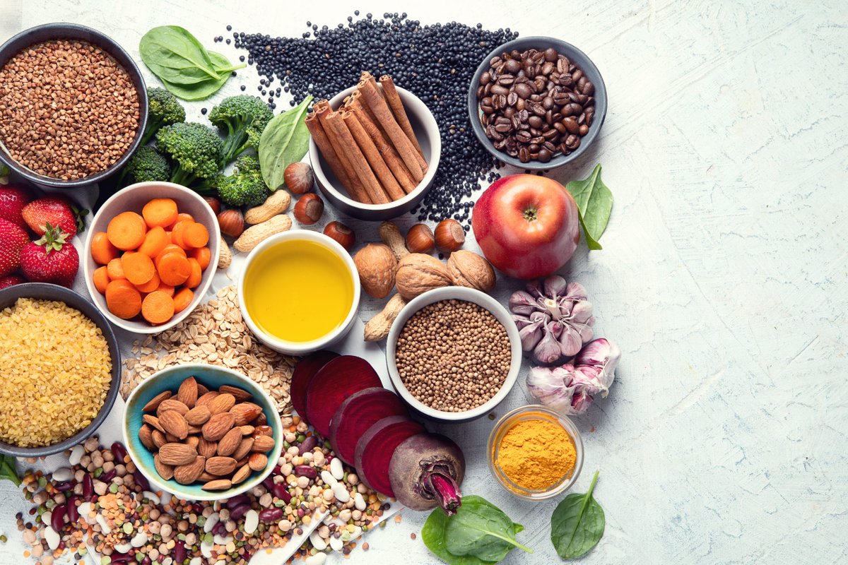 It seems that a Mediterranean diet causes immunotherapy to work better in patients with severe skin cancer. Our new study shows that patients with this diet showed less tumour growth after 12 months. 👉 ow.ly/rXxB50MVEfs