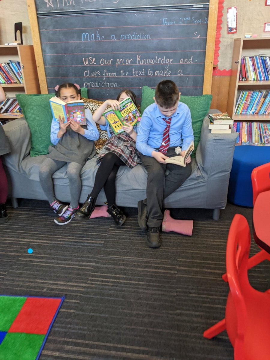 StCharlesGla's tweet image. Primary 3 spent some time in the #SchoolLibrary finding books they would like to add to their #ClassLibrary.  Their library is looking great and from discussions they had in the library they have now changed their Role Play area into a Space Cafe. #PupilLedPlay #WeLoveBooks