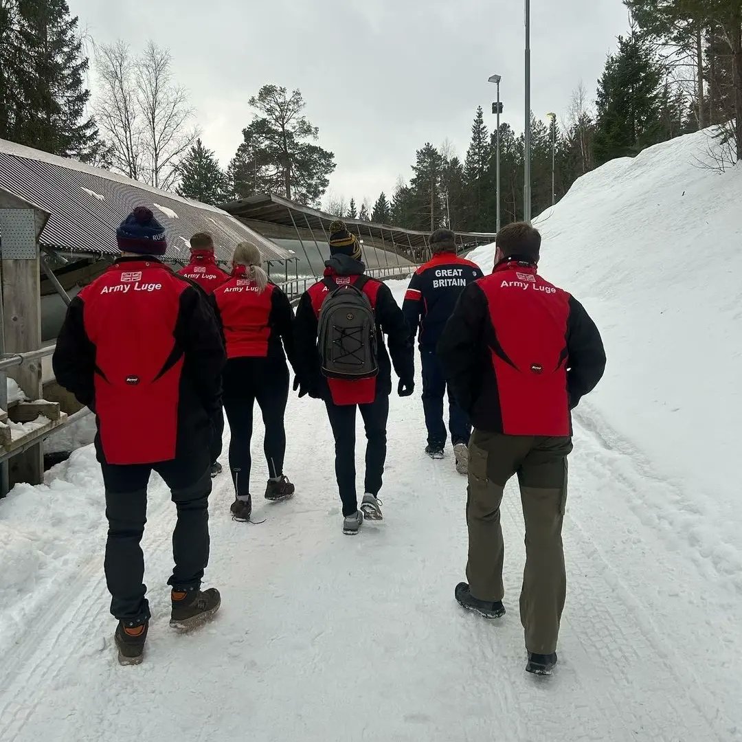 The British Army Luge team first thing this morning on a track walk with Team coach Mike Howard #Britisharmyluge #britisharmysport #icesports #training