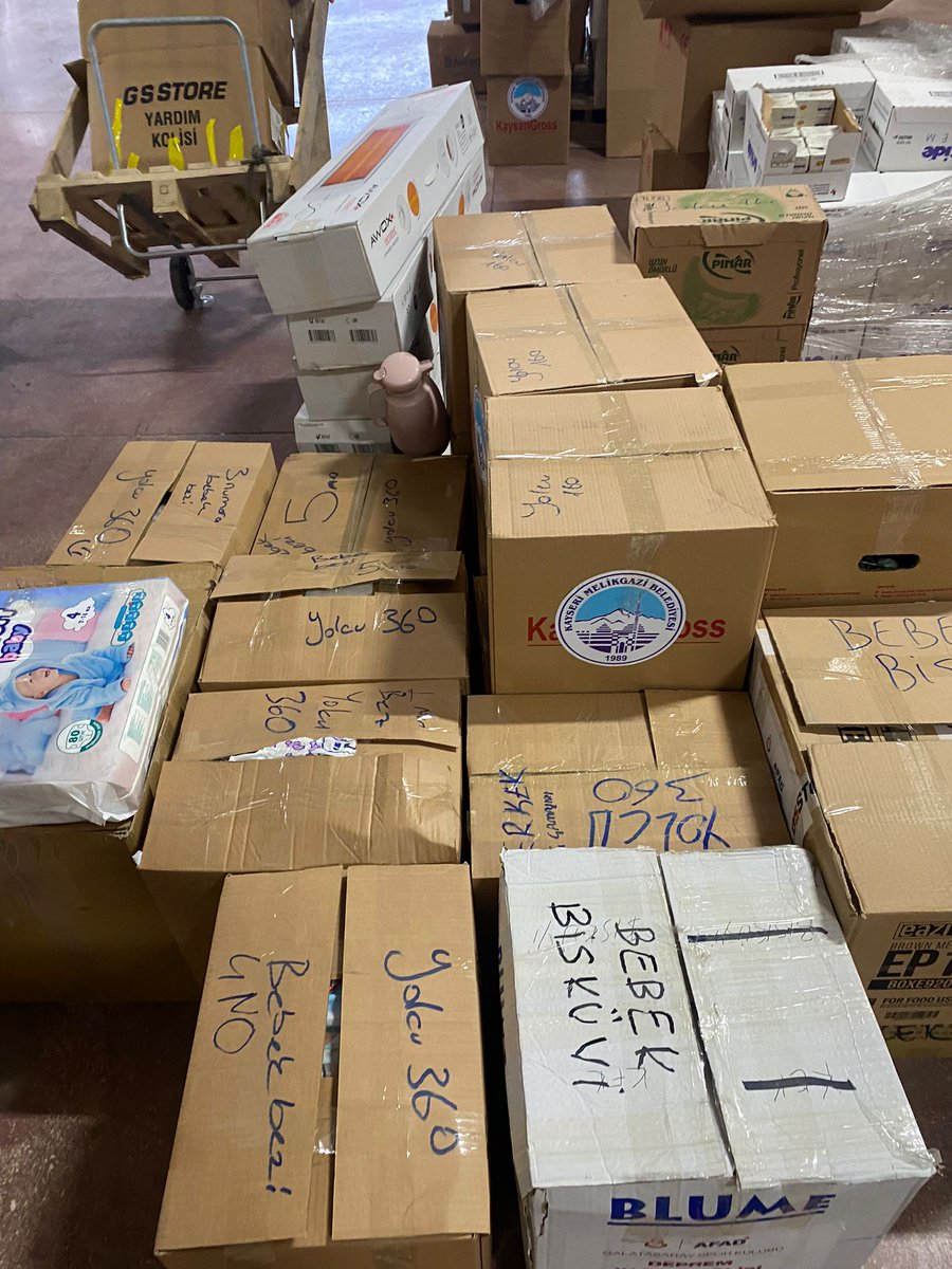 iyiinsanlar_org's tweet image. Yüzlerce kişilik yardım kolileri ve ısıtıcılar depomuza teslim edilmek üzere hazırlanıyor. Biz durmadan yardım ve iyilik yapmaya devam ediyoruz. 

Sen de bize gönüllü olarak katılmak istersen "Direkt Mesaj" üzerinden bize ulaşabilirsin! 

#Hatay #destek #koli #yardım