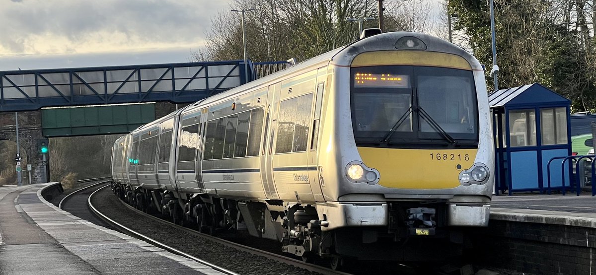 PlatformEdge1's tweet image. Hatton ✅

168216 arriving into Hatton on a service to London Marylebone #Class168