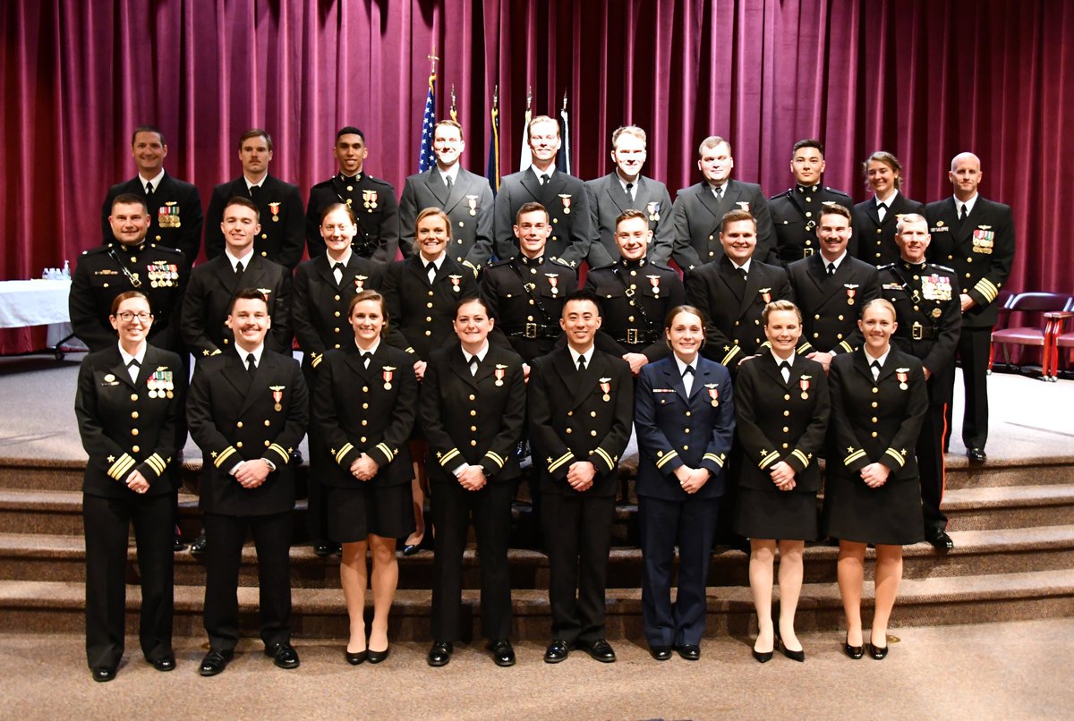 Congratulations to all the aviators who were pinned with Wings of Gold last fri! They now head to their fleet replacement squadrons to learn their designated air frames #flyNavy #flyMarines #flyCoastguard