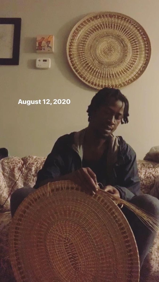 Idehjayy's tweet photo. @KandtRw @GullahSc Yes. @GullahSc  is right. It depends on a lot of factors size &amp; style especially. It also depends on the sewer’s experience, and how they sew. We sew not weave. The one on the wall took a year while the one I’m carrying on my head pic 2 and sewing in pic 1 Only took 5 months. https://t.co/fXRzTl3YkR