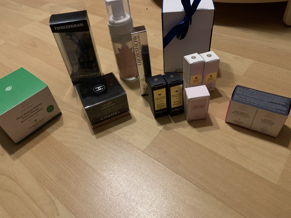 Ik ga mij amuseren vanavond <a href="/SadiaChoukri/">Sadia Choukri</a> dankjewel, ik ben een beetje over mijn budget gegaan 😂😘

#skincareproducts #selfcare