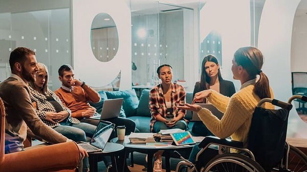 ThomDeloitte's tweet photo. By combining education and work experience, apprenticeships can make learning real-time and relevant. Visit #Insights2Action by Deloitte to read how apprenticeships create a future-ready workforce. https://t.co/MlY47ePGWK https://t.co/SpJUtemfzn