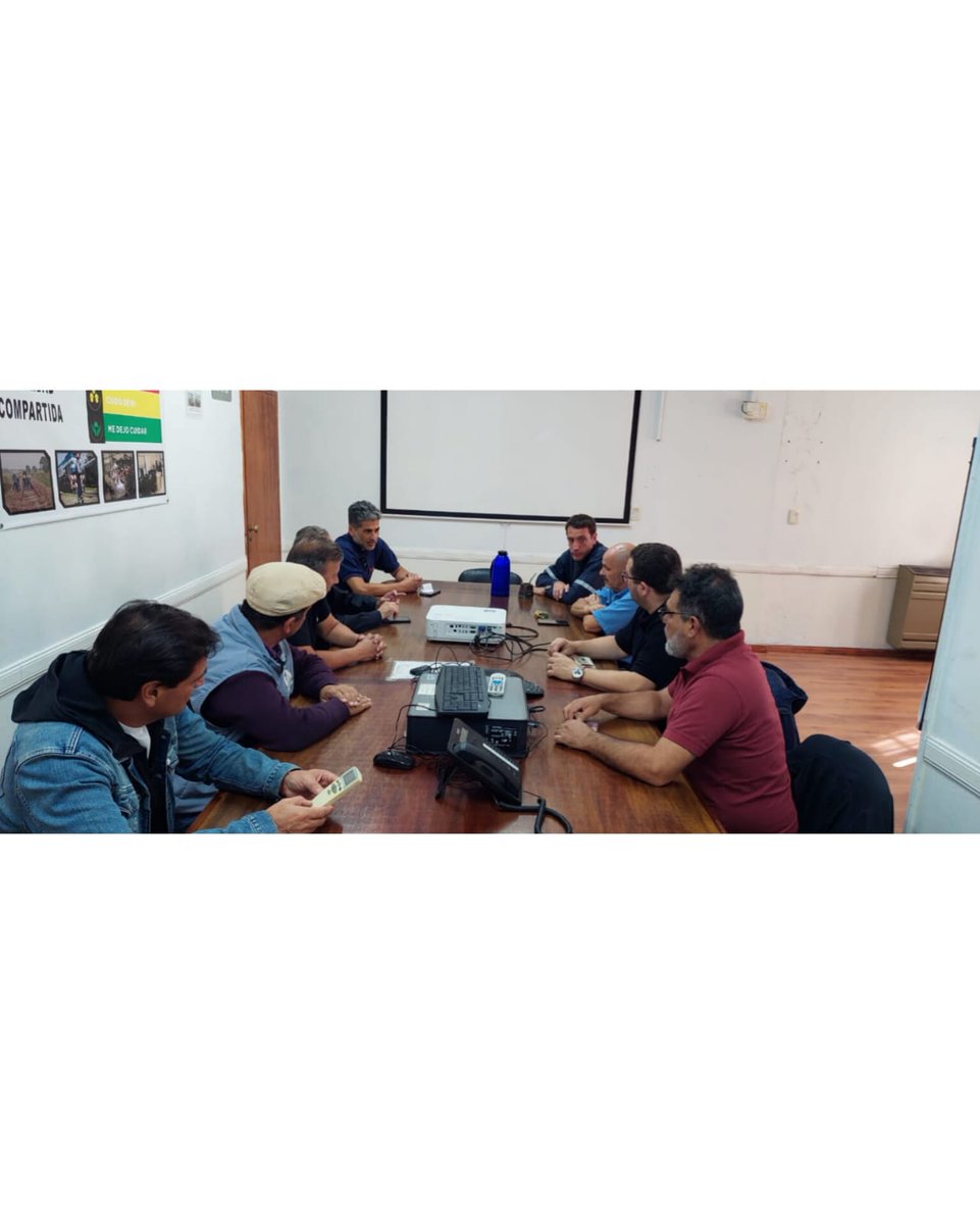 apdfanacional's tweet image. A.P.D.F.A, estuvo presente en la ciudad de Olavarría, con la presencia del Secretario General Adrián Silva, integrantes de Comisión Directiva y autoridades de la Comisión Ejecutiva de la Seccional FerroSur (Roca)
@ApdfaAdrian 
#apdfa #sindicato #ferrosur #olvarria