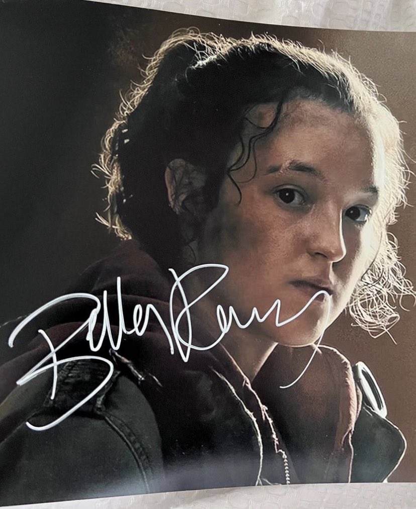 Bella Ramsey News on Twitter: "New | Bella Ramsey signed this fan’s