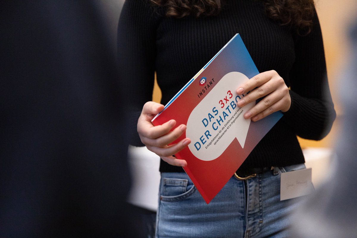 instantproject1's tweet photo. Wir haben letzte Woche beim INSTANT-Abschlussevent neueste Erkenntnisse zu Chatbots präsentiert. Mit BSS, Otto &amp; iteratec haben wir das 3x3 der Chatbots vorgestellt und zentrale Handlungsfelder für deren Verstetigung diskutiert. Link in den Kommentaren. #chatbot #3x3 #instant https://t.co/OlAPwQd0PQ