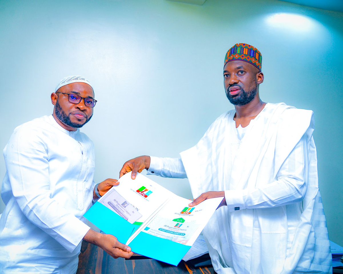 OhinoyiRay1's tweet photo. The Chief of Staff to Kogi State Governor, Pharmacist Abdulkareem Muh'd Jamiu Asuku has picked his Expression of Interest and Nomination Forms ahead of the April 10th APC gubernatorial primary election. https://t.co/gYHXhBX55o