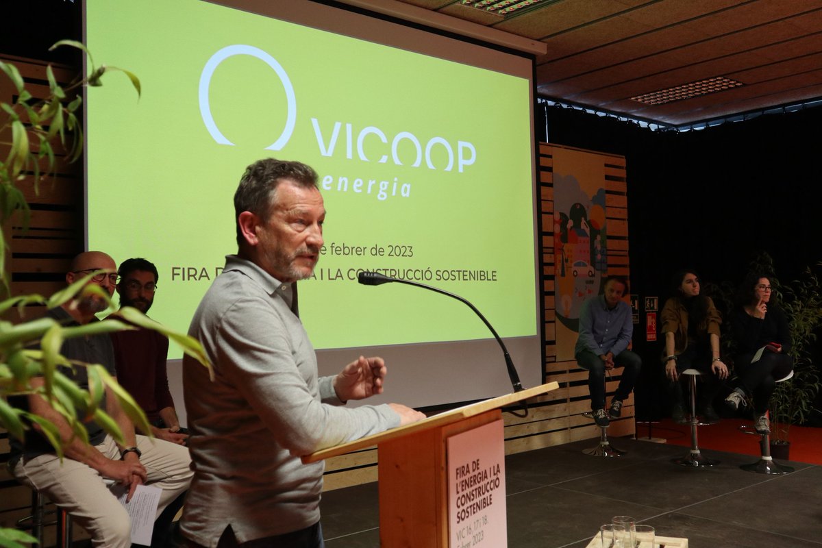 ComunalitatVic's tweet photo. ☀️ Avui som a la @fecsvic presentant #ViCoop, la comunitat energètica de Vic

🍀 Una cooperativa que hem acompanyat des de la @ComunalitatVic en tant que projecte comunitari que parteix de l'autoorganització amb criteris d'economia solidària

✨ L'enhorabona!!! https://t.co/9Nt96uN94R