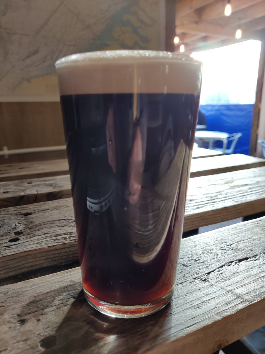 mjpo007's tweet photo. A couple of post work beers! Happy Friday #sparkled https://t.co/W8ehGFwCX8