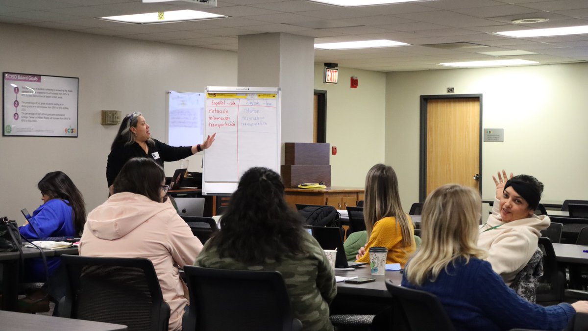 We continue to acquire knowledge in planning targeted Cross-linguistic Lessons from the expert Patricia Núñez! 2nd-5thGrade DL Teachers ❤️ 📝🌉🌎📚@nunezOpatricia  @Juliahdz01  #BiggerBolderBetter #Bilingualism #DualLanguage #LinguisticBridge #LevelingUp