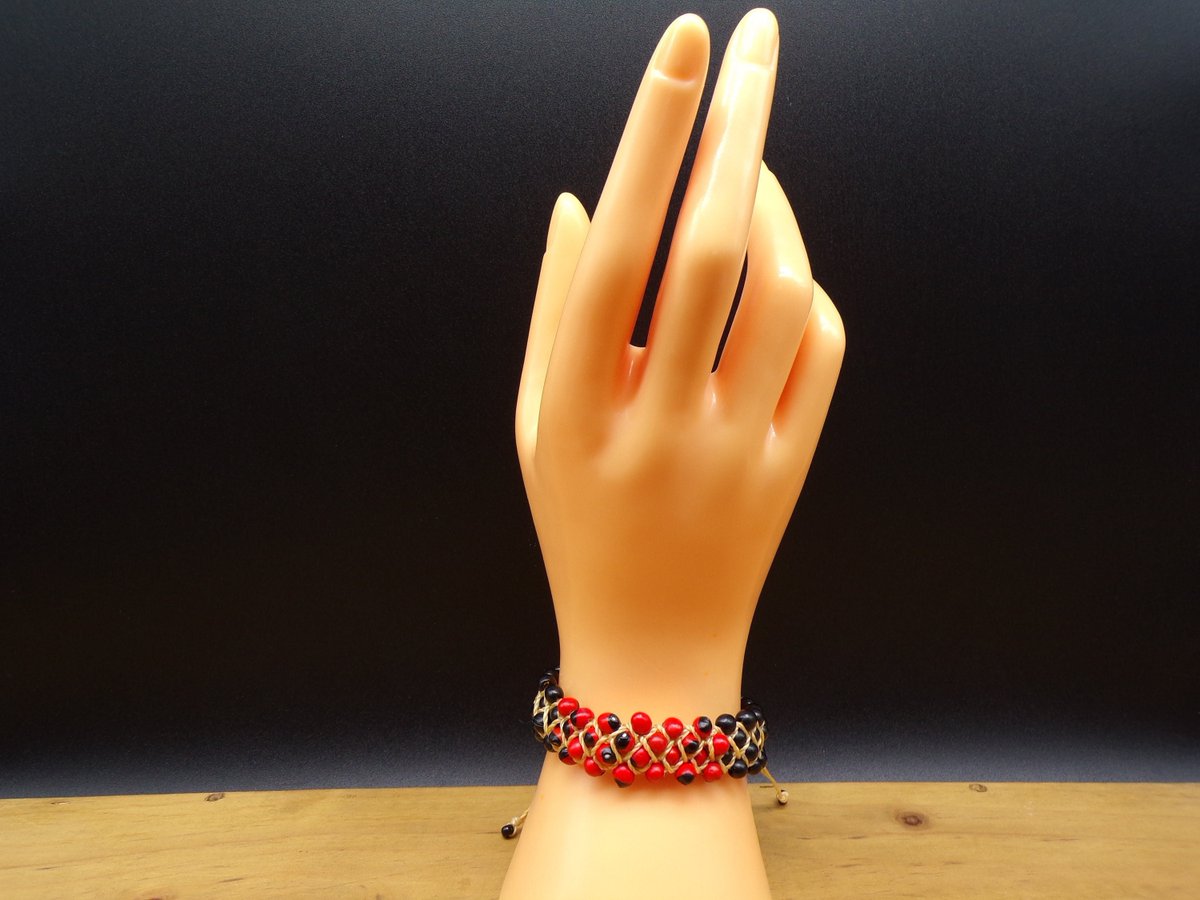 MysticalAndes's tweet photo. Quiero compartir lo último que he añadido a mi tienda de #etsy: Bracelet made of natural Amazonian seeds. Red and black seed bracelet. Protection bracelet evil eye. Evil eye bracelet men and women. https://t.co/JpSqEF5J6u #rojo #semilla #suerte #negro #si #mujer #atado https://t.co/8evEigxxn4