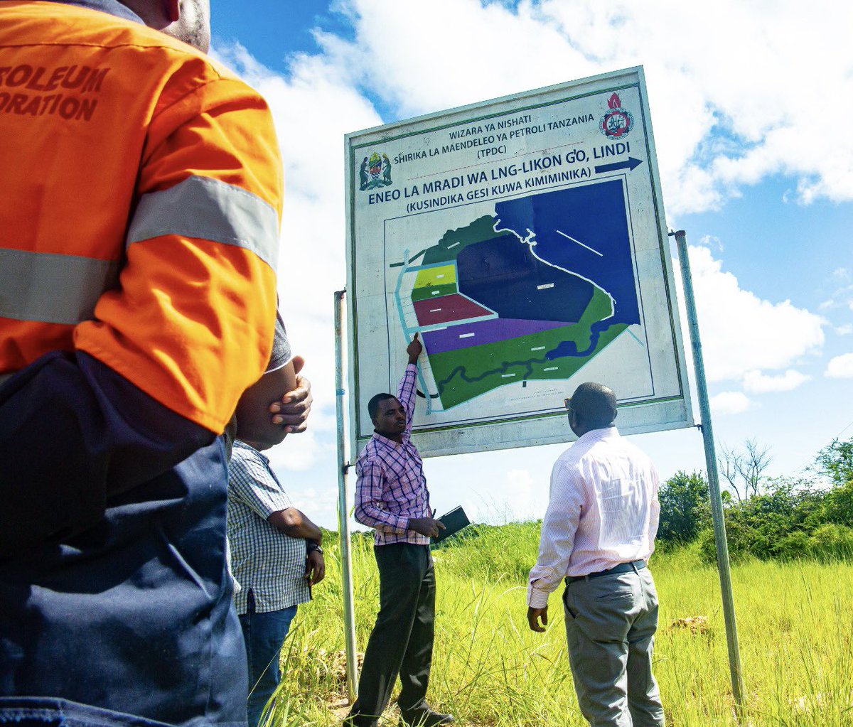 MahimbaliK's tweet photo. #Tanzania needs more investments in the energy sector.
#KeyNumbers:
1.Tanzanian population: 61M
2.Maximum electricity demand: 1,366 MW
3.Installed capacity: 1,816 MW
4.Ambition by 2025/26: 5,000 MW
5.South Africa Population: 59M people
6.South Africa installed capacity: 64,500 MW https://t.co/cdExsf00uR
