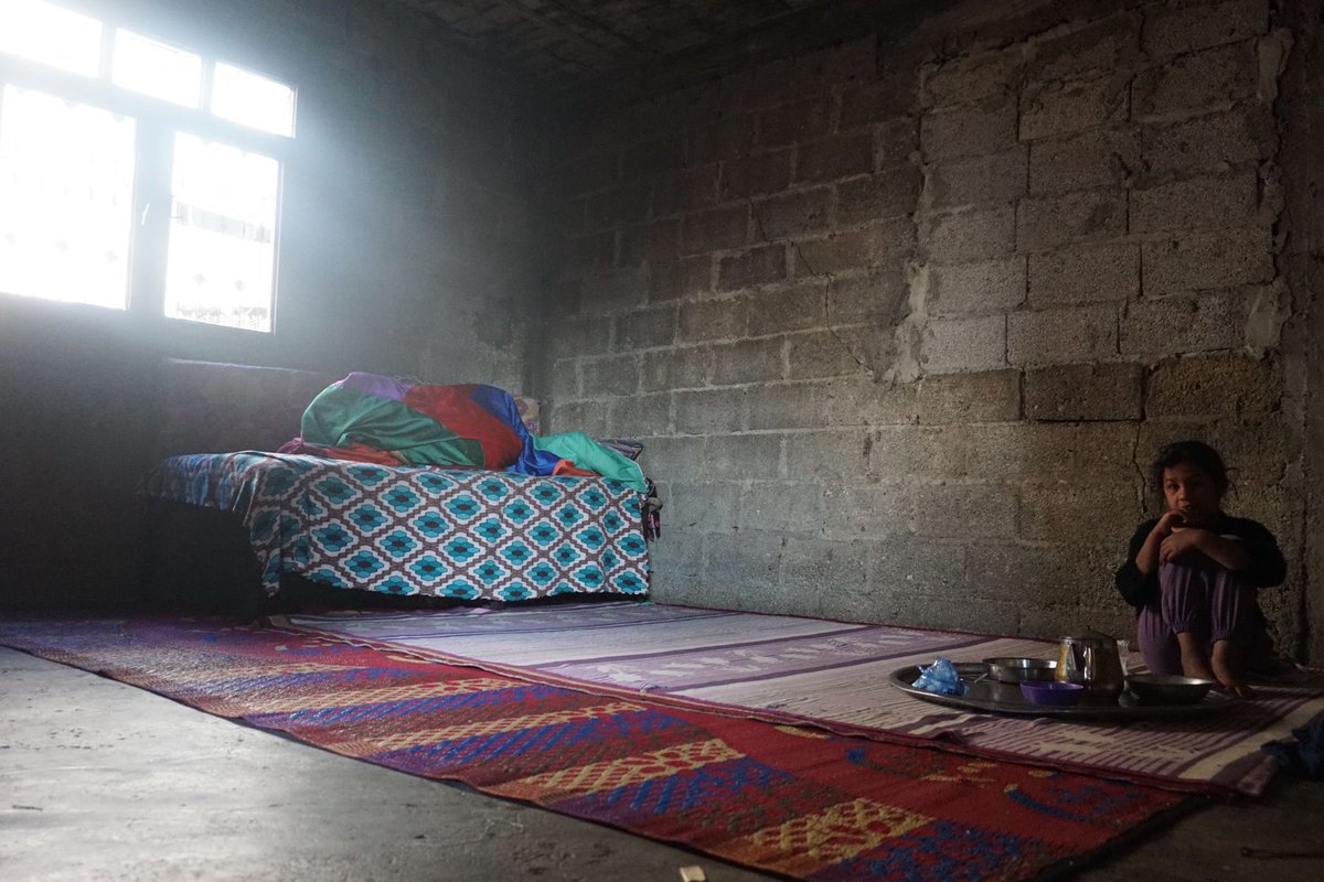 AnaOprisan_PhD's tweet photo. Bazı evler yıkılmamış depremin vurduğu şehirlerde. Her şeye rağmen ayakta. Oradaki hayatlar gibi. Her yoksulluğa ve dışlanmışlığa rağmen - ayakta.
#Romanlar #Domlar #Abdallar
📸 Hemra Nida https://t.co/OvOFQ5JN8W