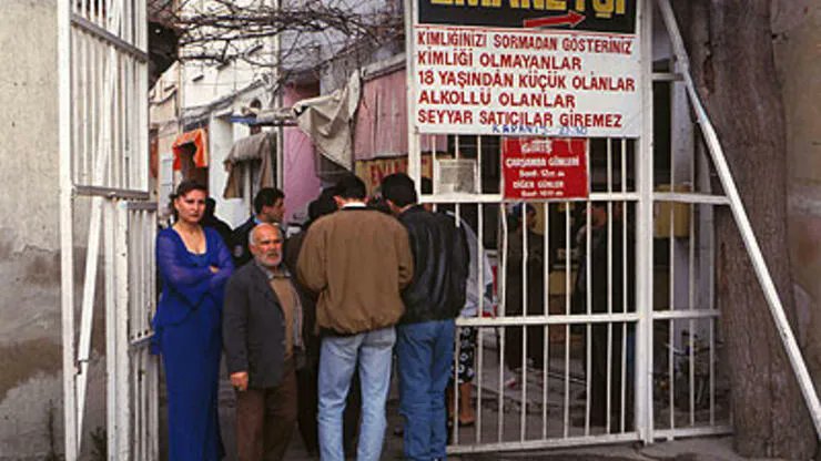 _Tedora_'s tweet photo. #Genelevler yani halk diliyle #kerhanelerden, kumarhanelerden, ickiden alinan vergilerden maas alan bu namussuz serefsizleri görüpte hala allaha dine inanan ve siginanlara aman tekrar düsünün derim. Hepsini lanetliyorum, #osmanli hayrani AKP li #sapiklari da #diyanetkapatılsın https://t.co/aBTuPXeyxS