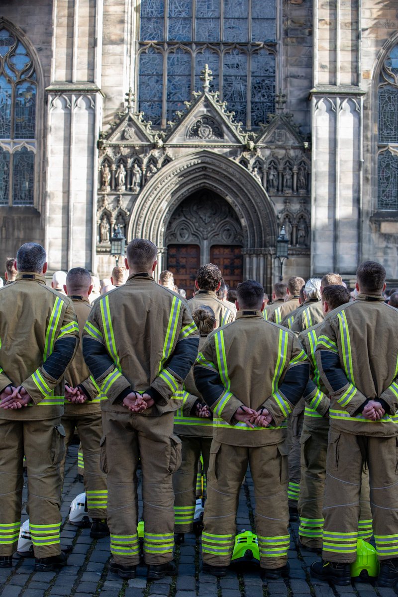 fbunational's tweet photo. Today, Firefighter Barry Martin was laid to rest following a service at St Giles Cathedral in Edinburgh.

Hundreds of firefighters and members of the public lined the streets in a powerful testament to Barry's bravery and dedication.  

We will never forget his sacrifice. https://t.co/e1L23ddEdj
