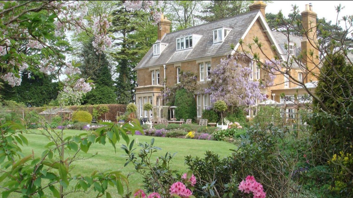 What makes a Wolsey Lodge? - mailchi.mp/wolseylodges/w… What happens when an Inspector calls