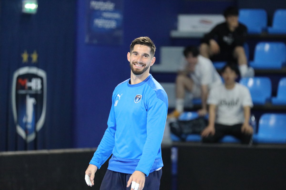 mhbofficiel's tweet photo. 📸 𝗖𝗮𝗽 𝘀𝘂𝗿 𝗹𝗲 𝗱𝗲𝗿𝗯𝘆 𝗮̀ 𝗡𝗶̂𝗺𝗲𝘀 !🔥
J-1 avant #USAMMHB... Allez Montpellier ! 🔵⚪ https://t.co/31vxq3jgIT