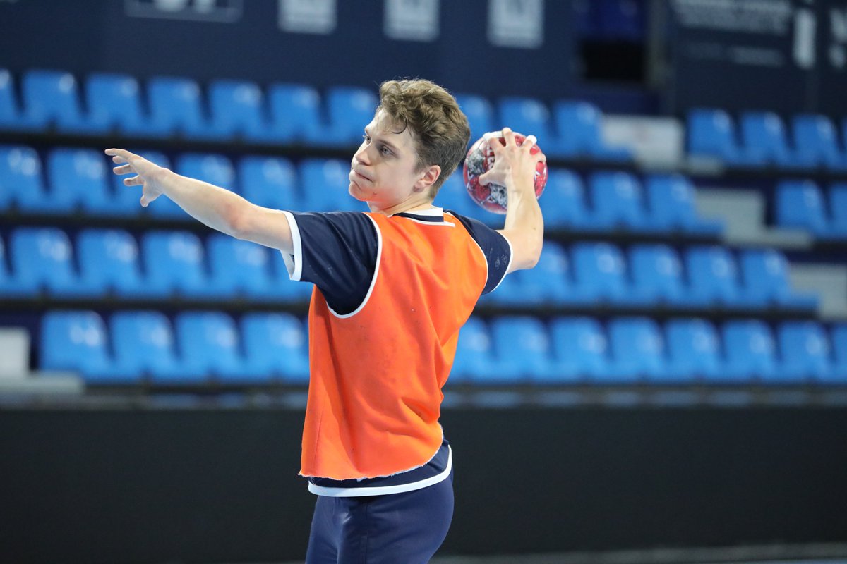 mhbofficiel's tweet photo. 📸 𝗖𝗮𝗽 𝘀𝘂𝗿 𝗹𝗲 𝗱𝗲𝗿𝗯𝘆 𝗮̀ 𝗡𝗶̂𝗺𝗲𝘀 !🔥
J-1 avant #USAMMHB... Allez Montpellier ! 🔵⚪ https://t.co/31vxq3jgIT