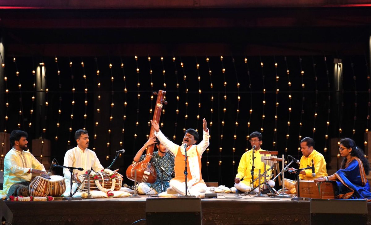 SadhguruJV's tweet image. There are many ways to enhance &amp;amp; refine a human being. Music &amp;amp; Dance are among the most celebratory ways. -Sg #Yaksha #Mahashivratri