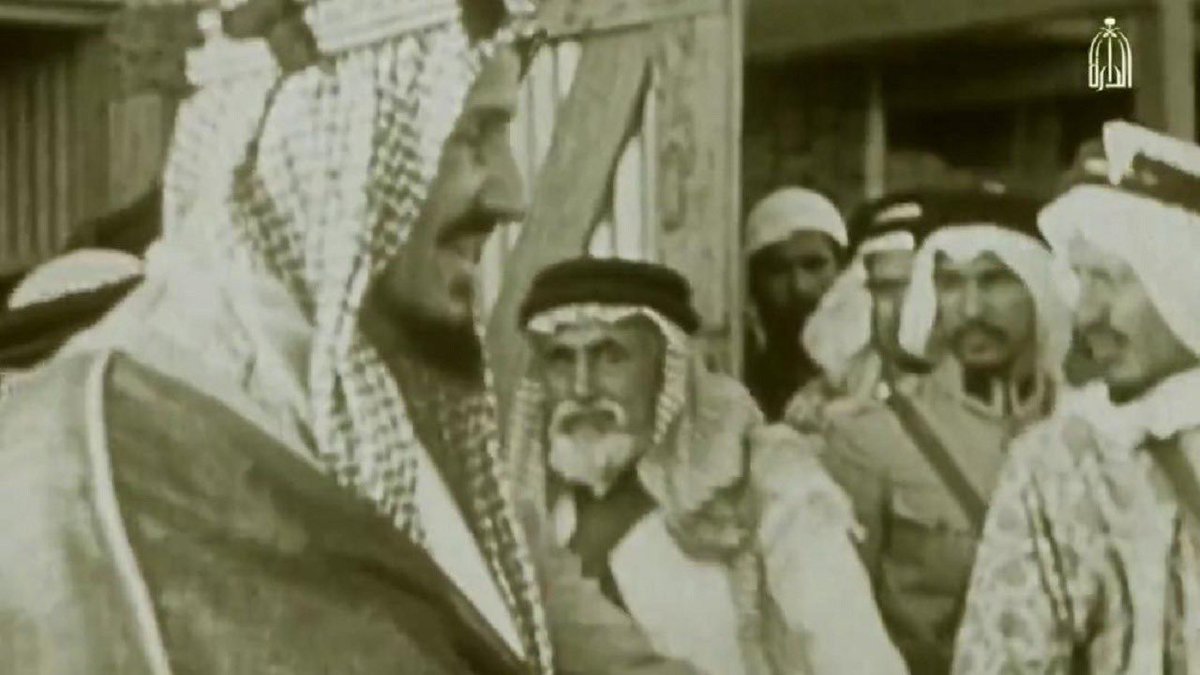 يروي الملك سلمان أنه أثناء متابعة والده الملك عبدالعزيز أعمال بناء قصر المربع، لاحظ عمال بناء يعملون تحت شمس قائظة في نهار رمضان، حينها سأل المشرف عن ساعات عملهم فقال من الصباح حتى العصر، تعجب الملك من ذلك كثيراً، وقال للمشرف..