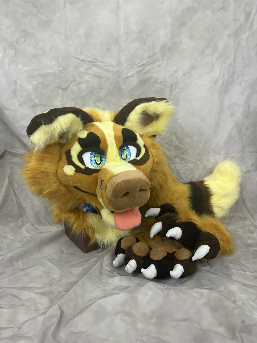 happy #fursuitfriday, still have this pup available for a sweet deal! link in my bio! rt’s and likes very much appreciated! 💕
#fursuit #furry #fursuitmaker